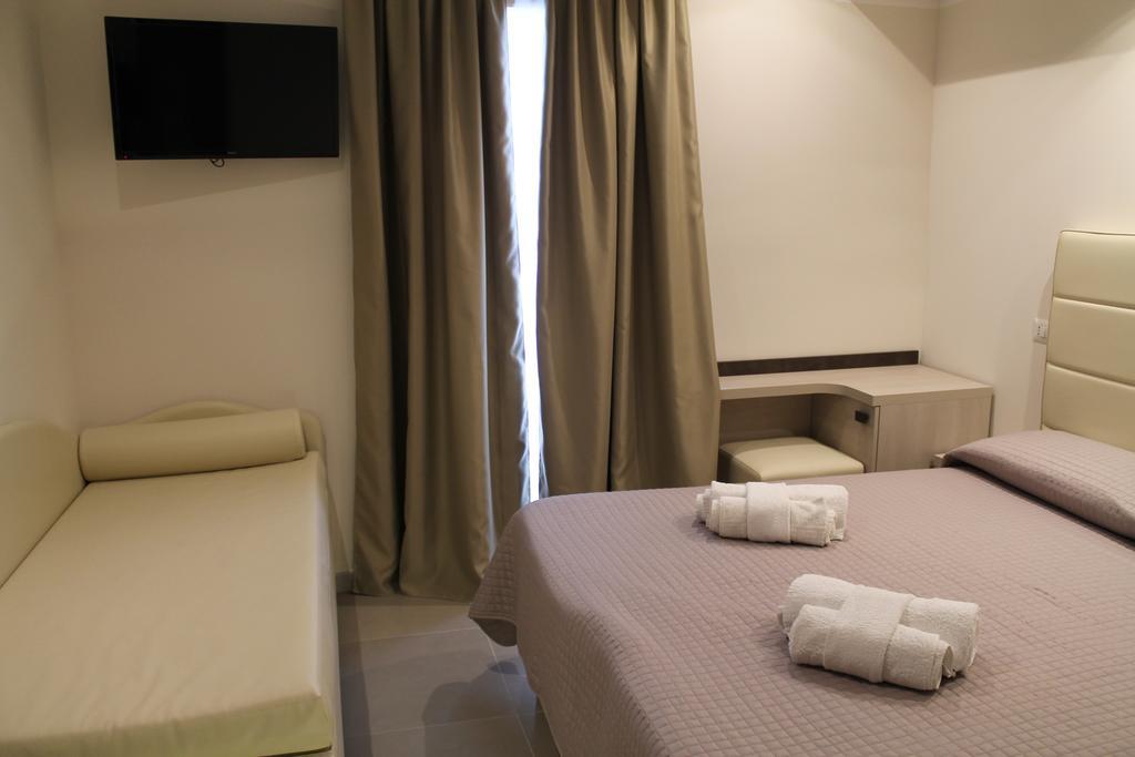 Hotel Sant'Elena Римини Экстерьер фото