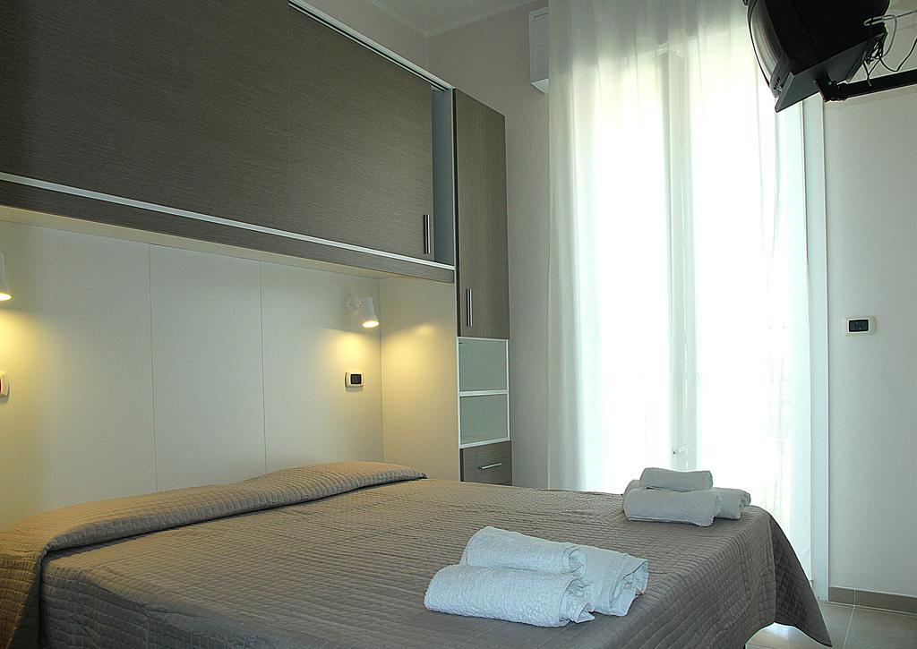 Hotel Sant'Elena Римини Экстерьер фото