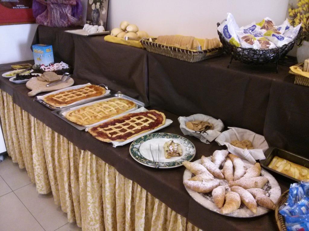 Hotel Sant'Elena Римини Экстерьер фото