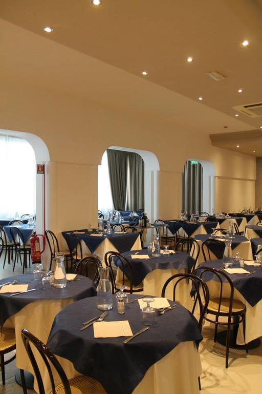 Hotel Sant'Elena Римини Экстерьер фото
